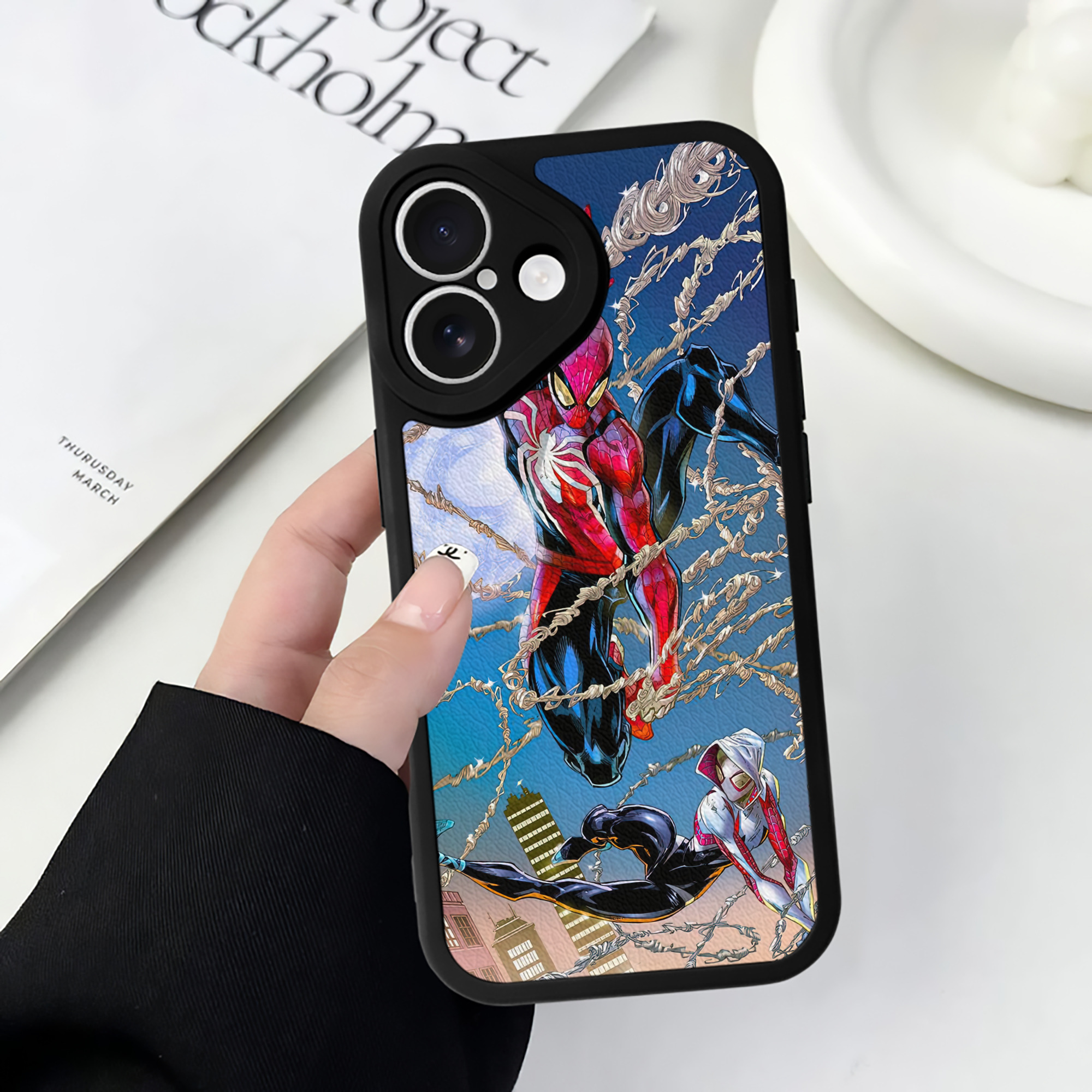Spider Man スパイダーマン 【iPhone 16シリーズ対応】シリコンスマホケース（レザー調） 材質：シリコン